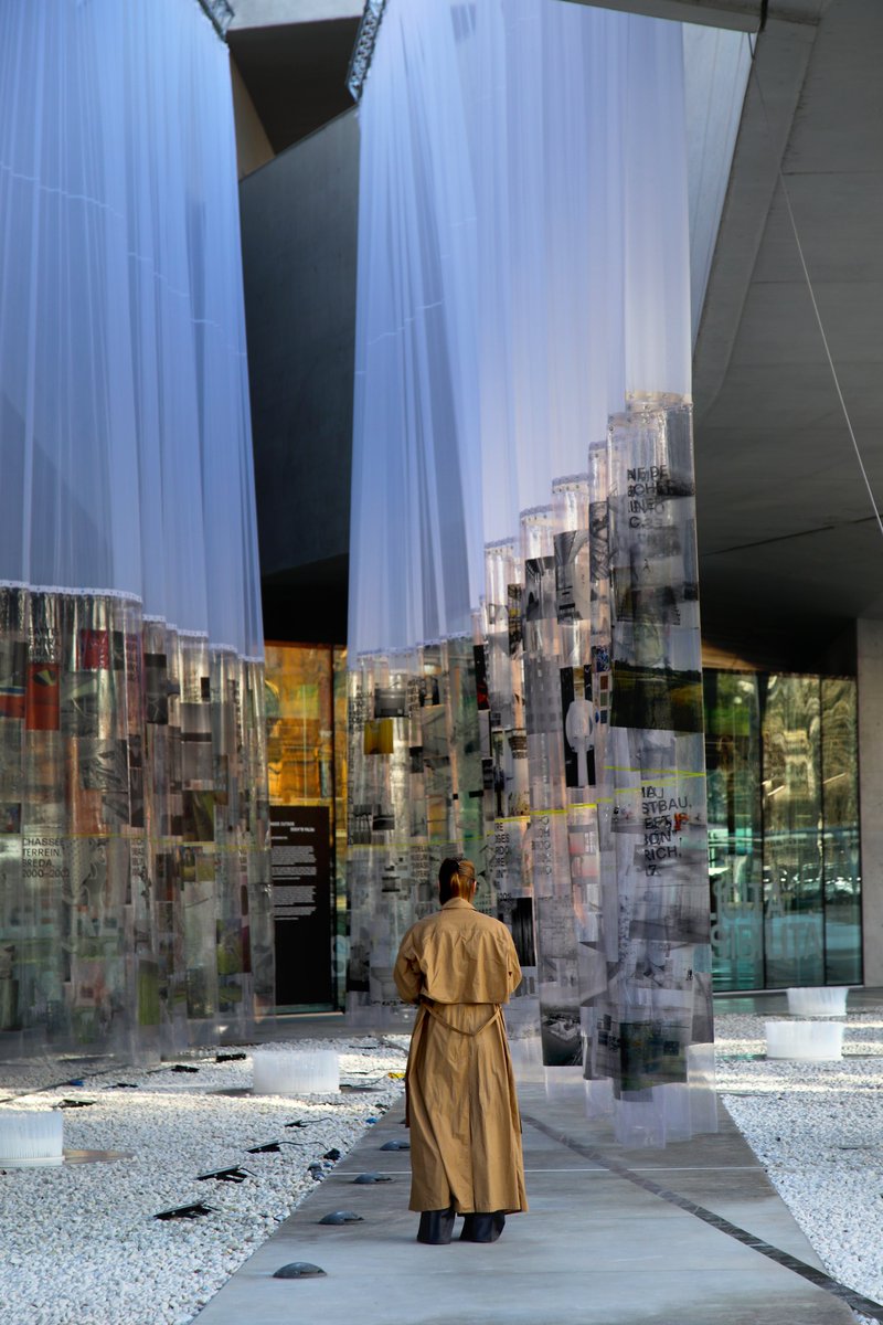 Museo_MAXXI's tweet image. Due grandi tende in pvc e voile, alte 11 metri e lunghe 30, creano un corridoio da attraversare per immergersi nel lavoro di #InsideOutside #PetraBlaisse, un museo a cielo aperto, che mette in scena 70 progetti. A Retrospective, dal #25febbraio 👉 bit.ly/insideoutsider…