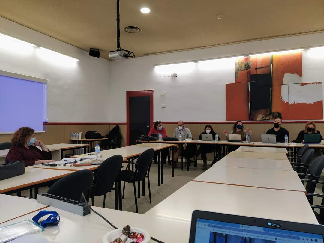 joan_a_sanchez's tweet photo. En la reunión de coordinación del proyecto USMOV https://t.co/6z4QojnagF en la Universitat de Barcelona. Con Cristina Alonso Cano, Pablo Sánchez , Cristóbal Suarez-Guerrero, Meritxell Estebanell Minguell, Joan-Anton Sánchez Valero , Francisco Javier Ramos y otros compañeros https://t.co/7rD6ZSAsF8