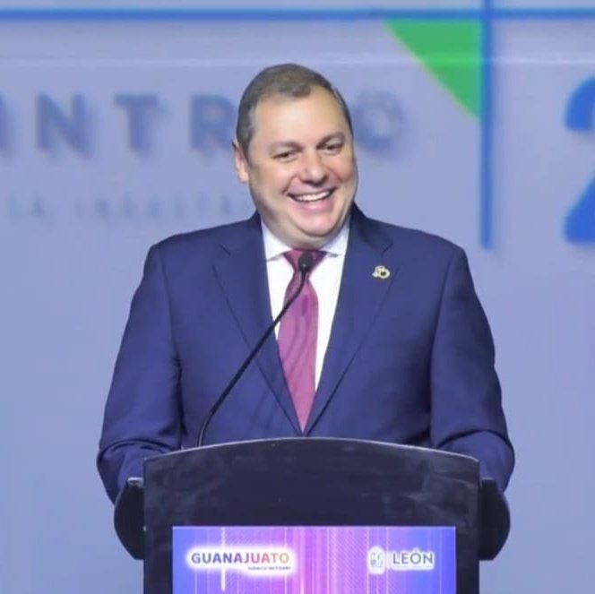 enoch_cfz's tweet photo. Junto al Gobernador del Estado de Guanajuato, @diegosinhue, dimos inicio a los trabajos del foro industrial más importante del año, la Convención Nacional de Industriales #CNI2022. https://t.co/SF5ZjSwvbg
