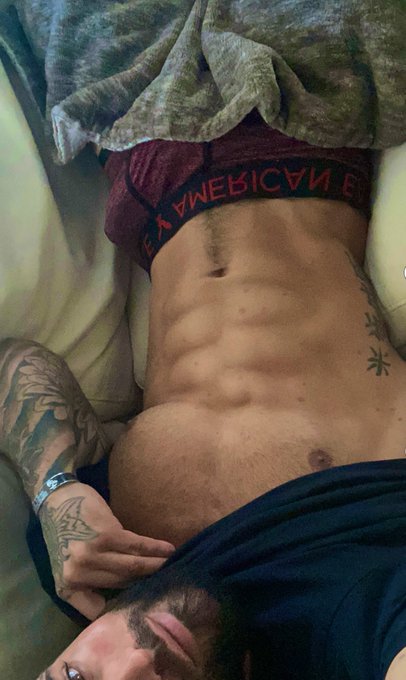 Come snuggle 😈 https://t.co/rzaiC9BSdq https://t.co/aSSHhdKaaL