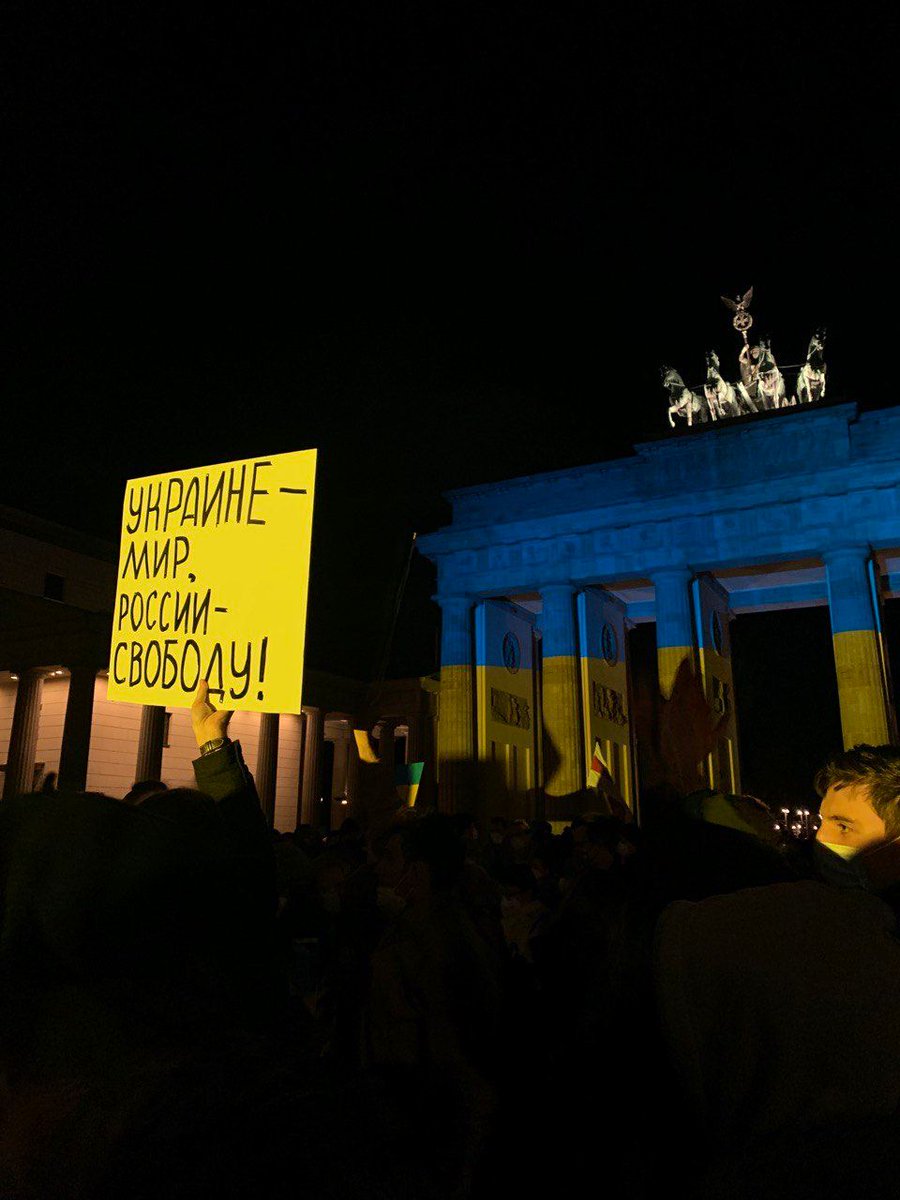 opdavaii's tweet image. БЕРЛИН С ВЕЛИКОЛЕПНЫМ СЛОГАНОМ