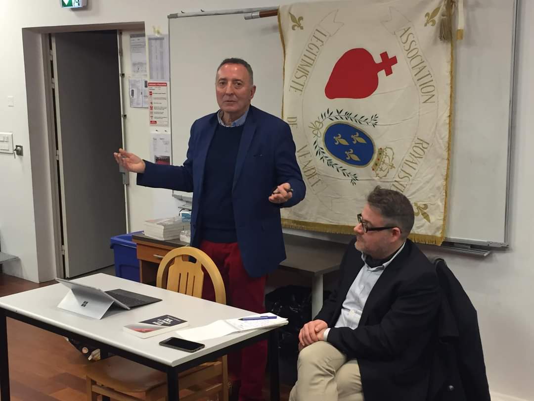 GB_GBernard's tweet photo. Très heureux d'avoir animé la conférence (suivi de passionnants débats !) donnée par Stéphane #Buffetaut dans le cadre de l'#ARLV : "La #République ou la #France ?" https://t.co/9LmlH4w3lF