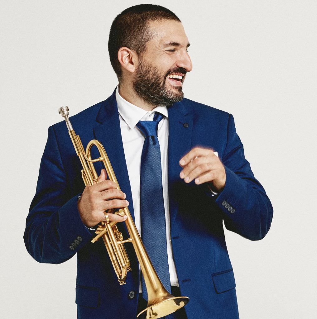 Le mercredi 02 mars, nous aurons le bonheur d’accueillir @ibrahim_maalouf au lycée, pour une rencontre artistique et musicale avec les élèves de la section Théâtre, Musique et Danse (S2TMD) dont il est le parrain musical.
Quel immense honneur pour notre établissement