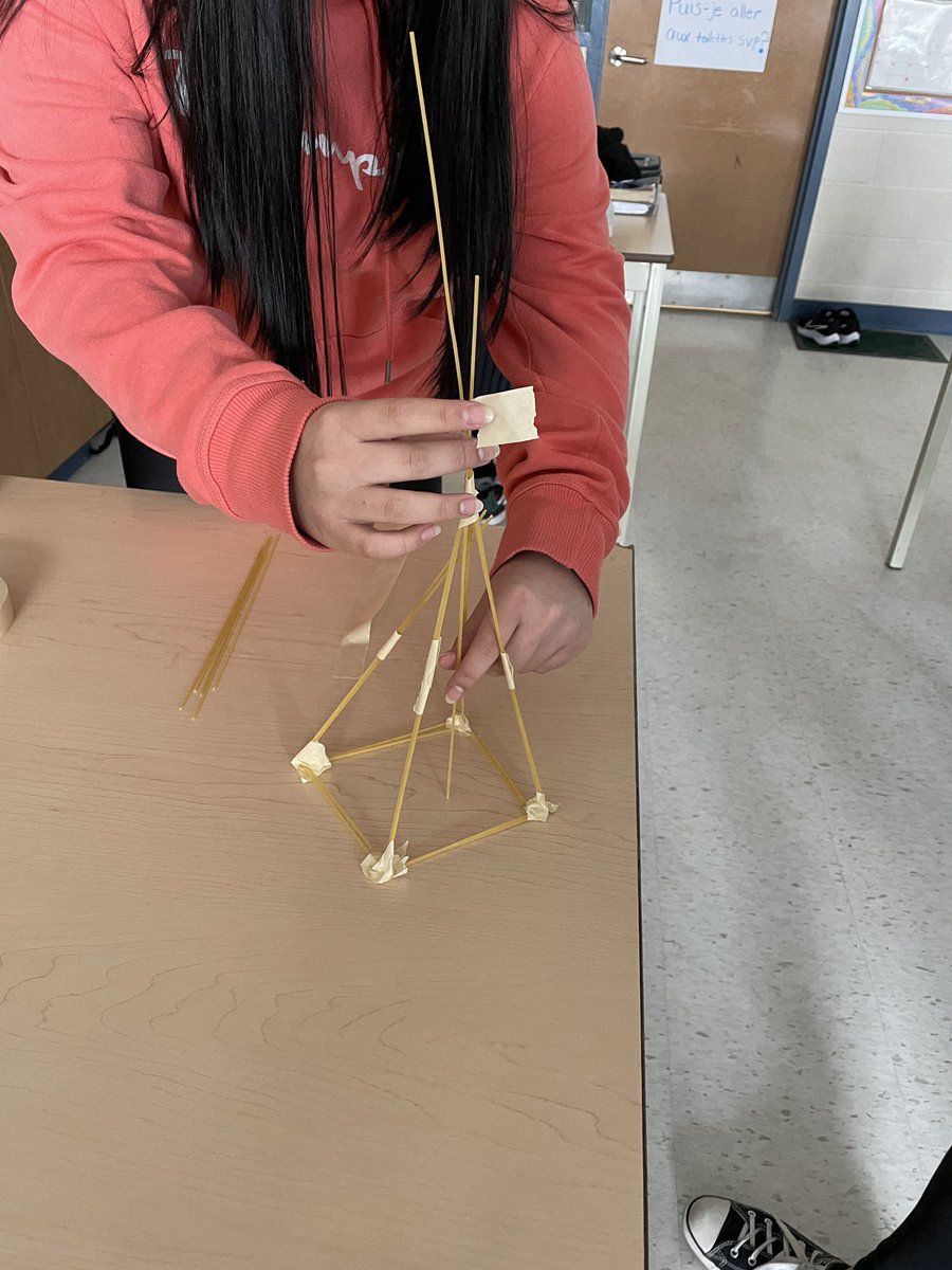 MsEvaTeaches's tweet photo. Marshmallow tower structures in science today! Gr.7s explored live, dynamic and dynamic loads acting on structures. Gr.8s discussed systems and components. We followed up with a discussion on the importance of teamwork and communication✅ @hartmanheroes https://t.co/FDVj0ljY76