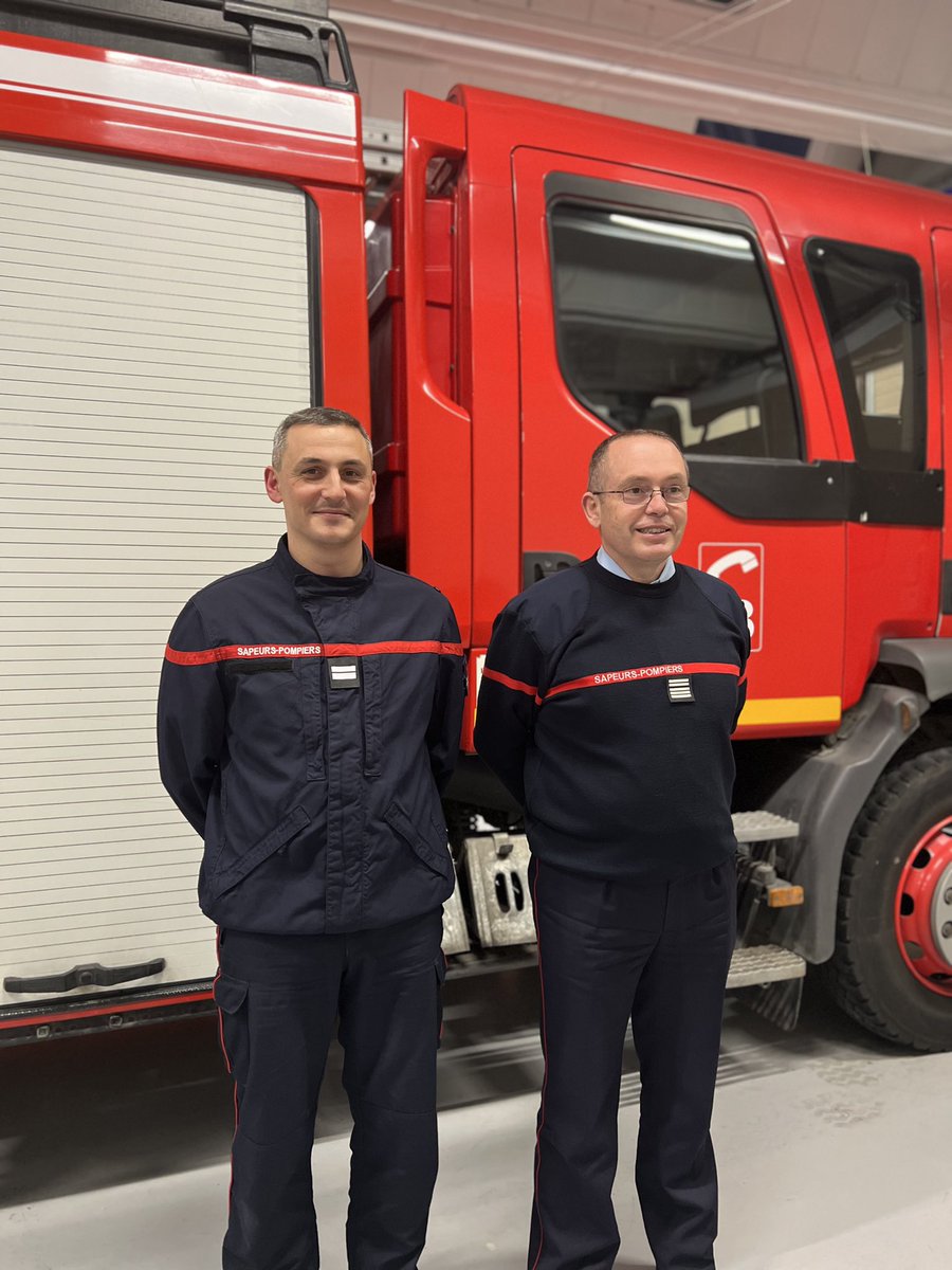 Aujourd’hui <a href="/LehongrePascal/">Pascal Lehongre</a> VP du #CASDIS M Leloutre maire de #PacySurEure le col HC Ducouret avec Mme Caron conseillère du <a href="/EureenNormandie/">Département de l’Eure</a> ont remis les #galons de #lieutenant à Lénaïc Soulet qui est l’adjoint au chef de centre le ltn Pruvost👏