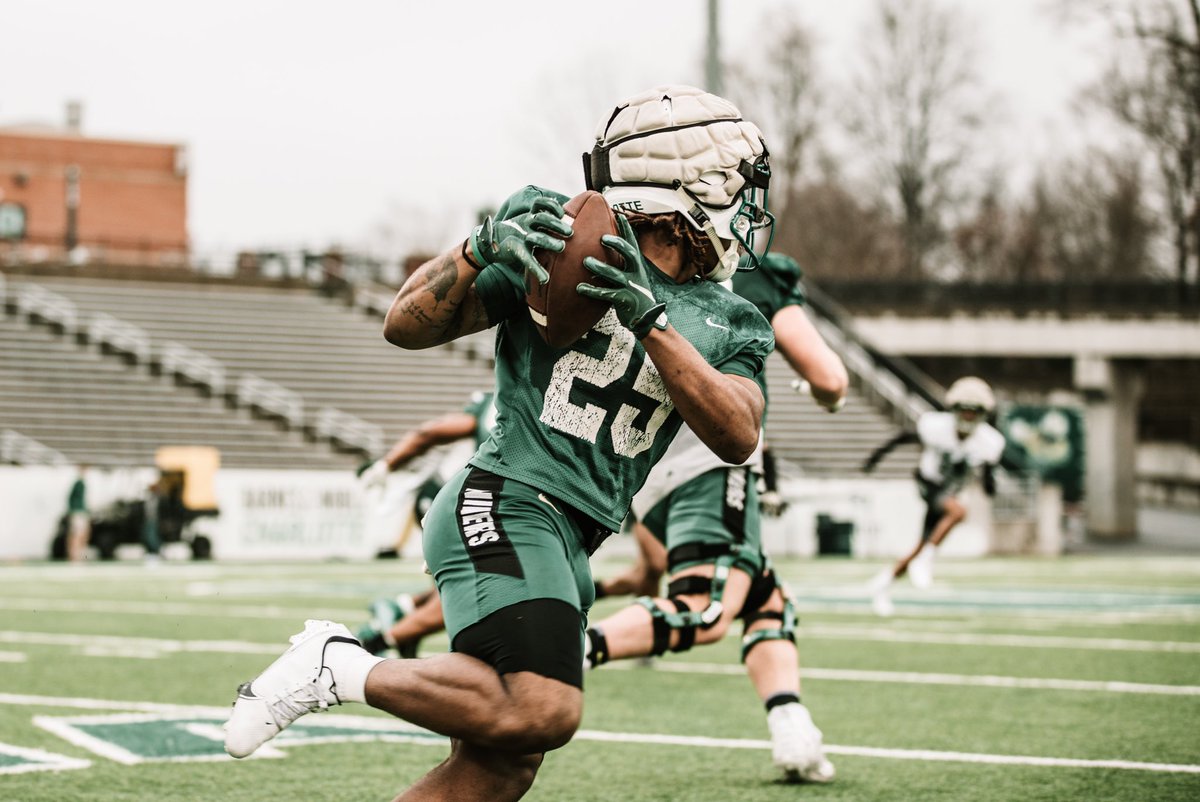 CharlotteFTBL's tweet image. On go mode #SpringPractice ✅