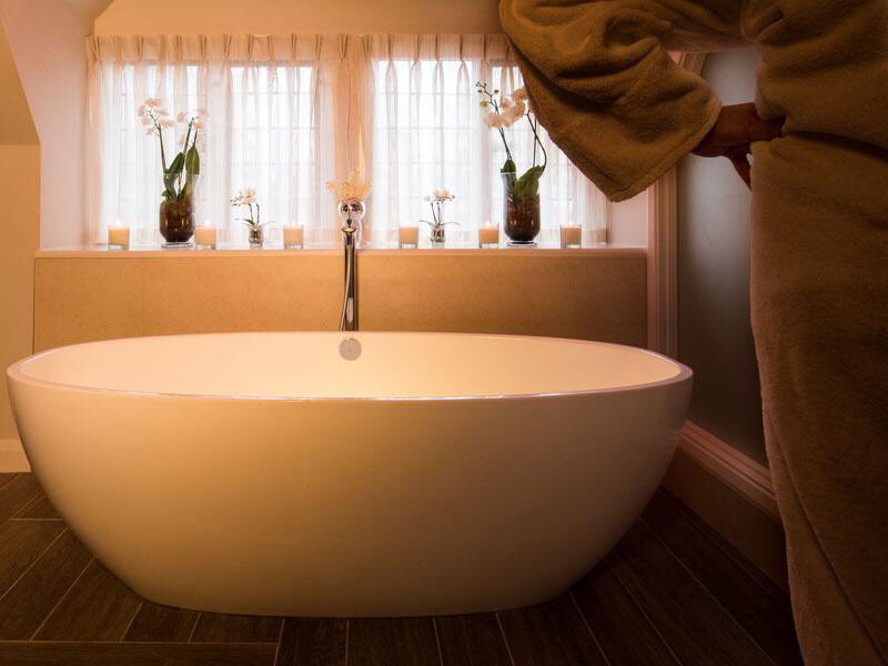 Danesfieldhouse's tweet photo. 🔥 Suite Sale🔥30% off B&amp;B in a Duplex Suite
T’s&amp;C’s:
🛌 Flexi B&amp;B rate only
🛌Sun-Fri nights only
🛌Valid 24.02-31.03.2022
🛌01628 891010 or https://t.co/huUBThqULi
#suitesale #hotelstay #hotelroom #roomrate #hotelsuite #suite #staycation #spabreak #luxuryhotel #marlow #henley https://t.co/acxdwmVNBG