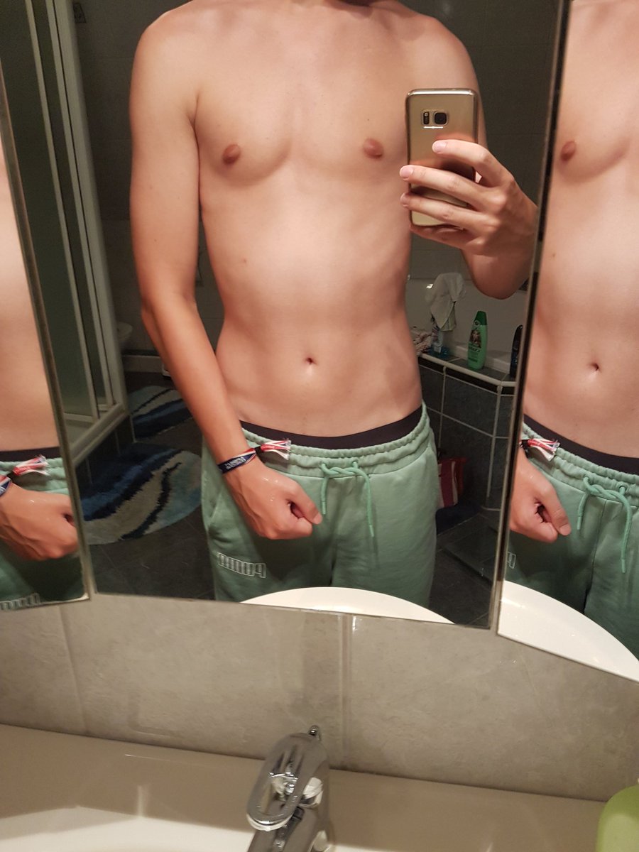 felix15k's tweet photo. @EliasN97_SH @EliasN97 Meine kleine Gym-Transformation: links ca. 70 kg in 2018... rechts 95 kg Ende 2021
#EligellaGym https://t.co/Vrd0D5MA4S