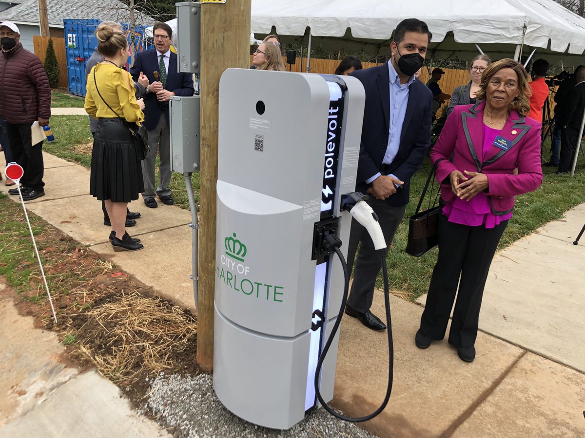 JoeBrunoWSOC9's tweet photo. Governor Roy Cooper is visiting Charlotte today to check out this electric vehicle charging station attached to a power pole. It’s located off Beatties Ford Road between the Bargains Are Us Thrift Store and Ploutos Arcade https://t.co/4DnpOdySxf