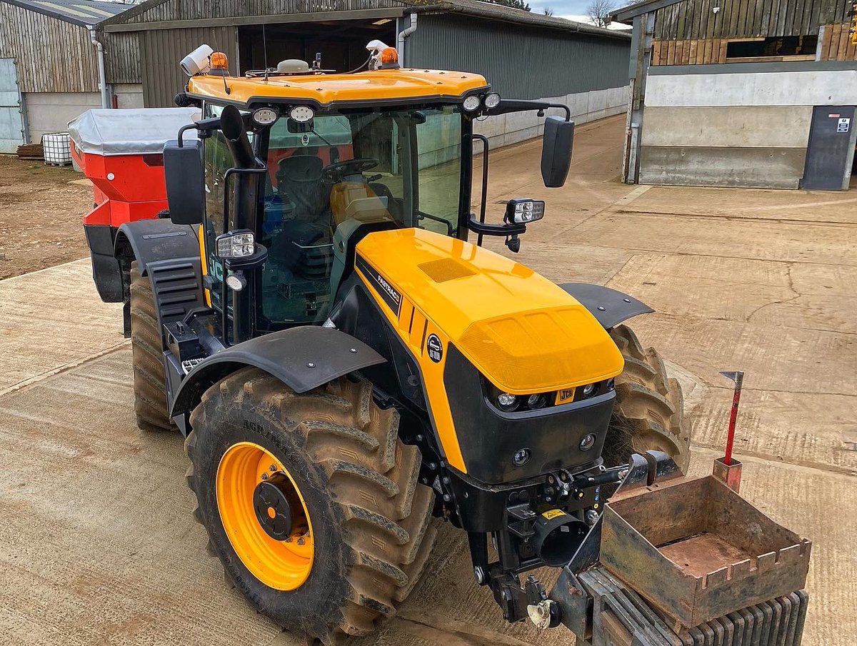 BFC_Farming's tweet image. @Yara_UK N-Sensor fitting on our new Fastrac🚜🌾
#nsensor #jcbagriculture