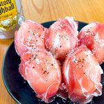 たまりません!「半熟たまごの生ハム包み」生ハムのうま味ととろっとろな半熟卵のコク!