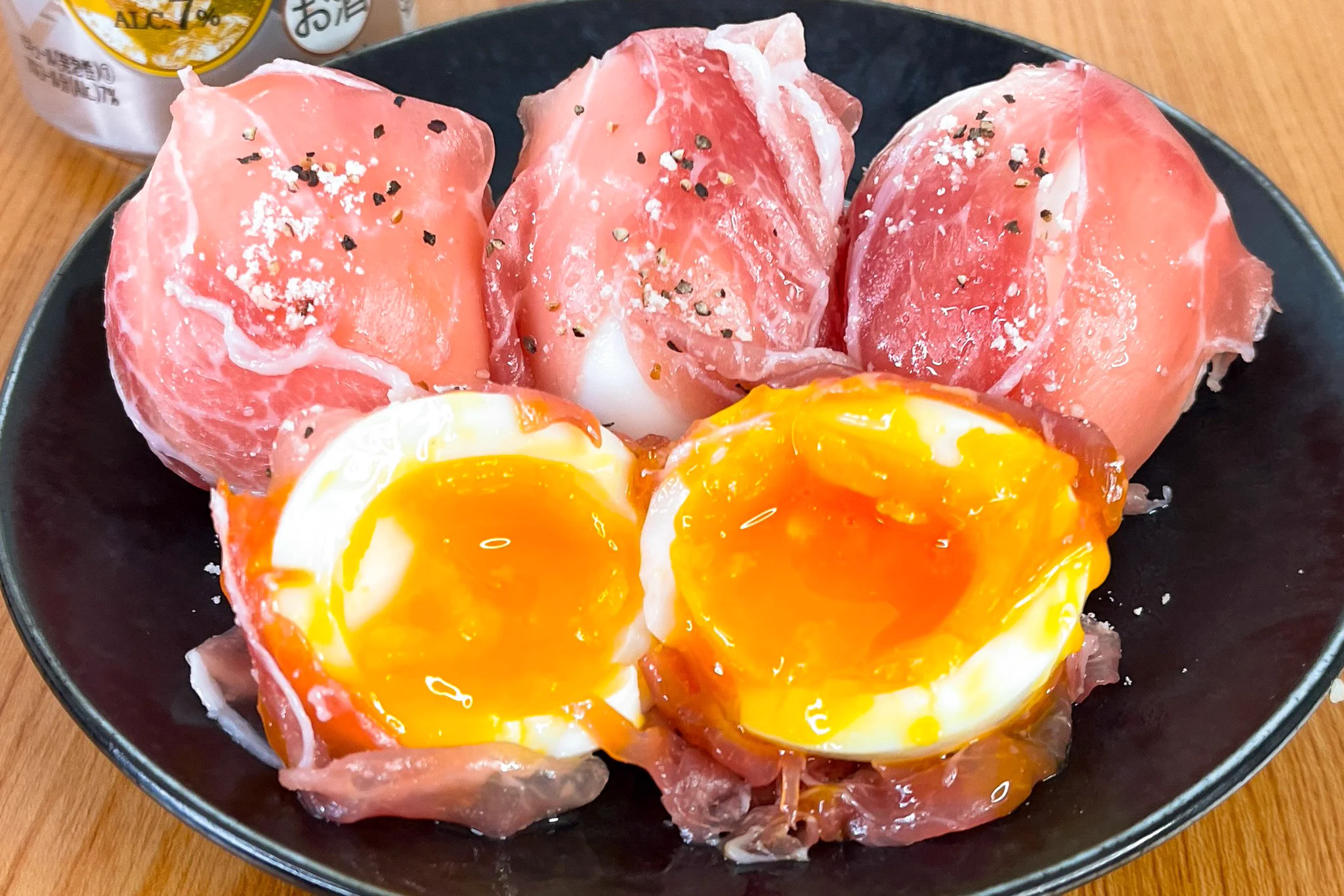 たまりません！「半熟たまごの生ハム包み」生ハムのうま味ととろっとろな半熟卵のコク！