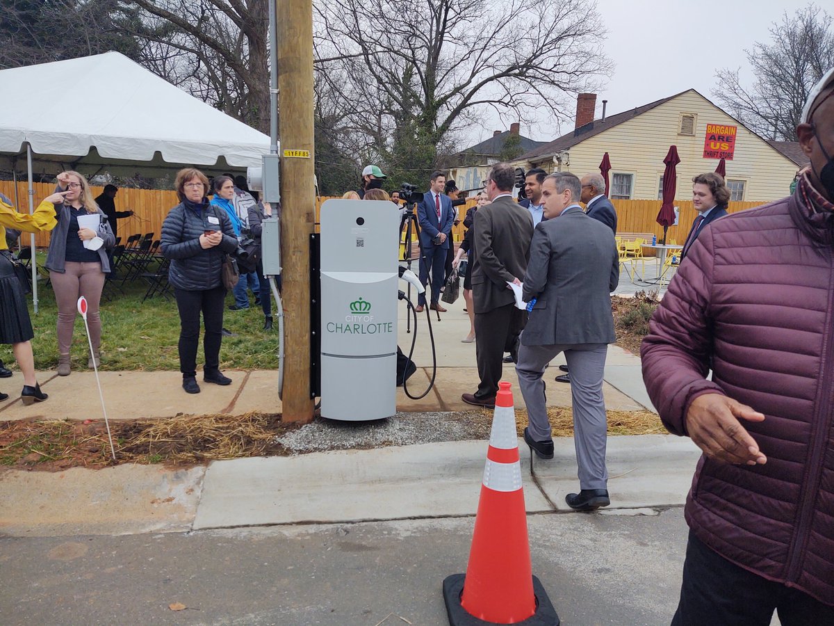 davidboraks's tweet photo. A new @unccharlotte designed electric vehicle charging station is being dedicated off Beatties Ford Rd. #CLT. The #PoleVolt is the first of its kind. The governor, mayor and other dignitaries will be here. A big splash for what some hope will become routine. More later on @WFAE https://t.co/zZxKyIKb5R