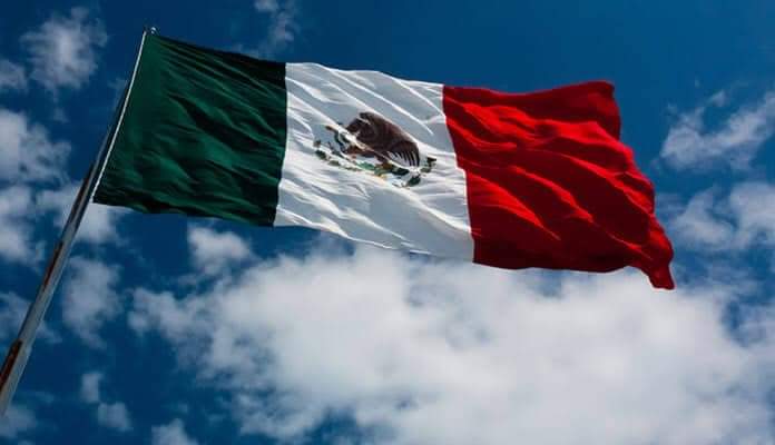 colosiooficial's tweet photo. “Te prometemos ser siempre fieles a los principios de libertad y de justicia...”
#DíaDeLa #BANDERA 24 de febrero, la bandera más hermosa del mundo. https://t.co/GdpWMyu0rF