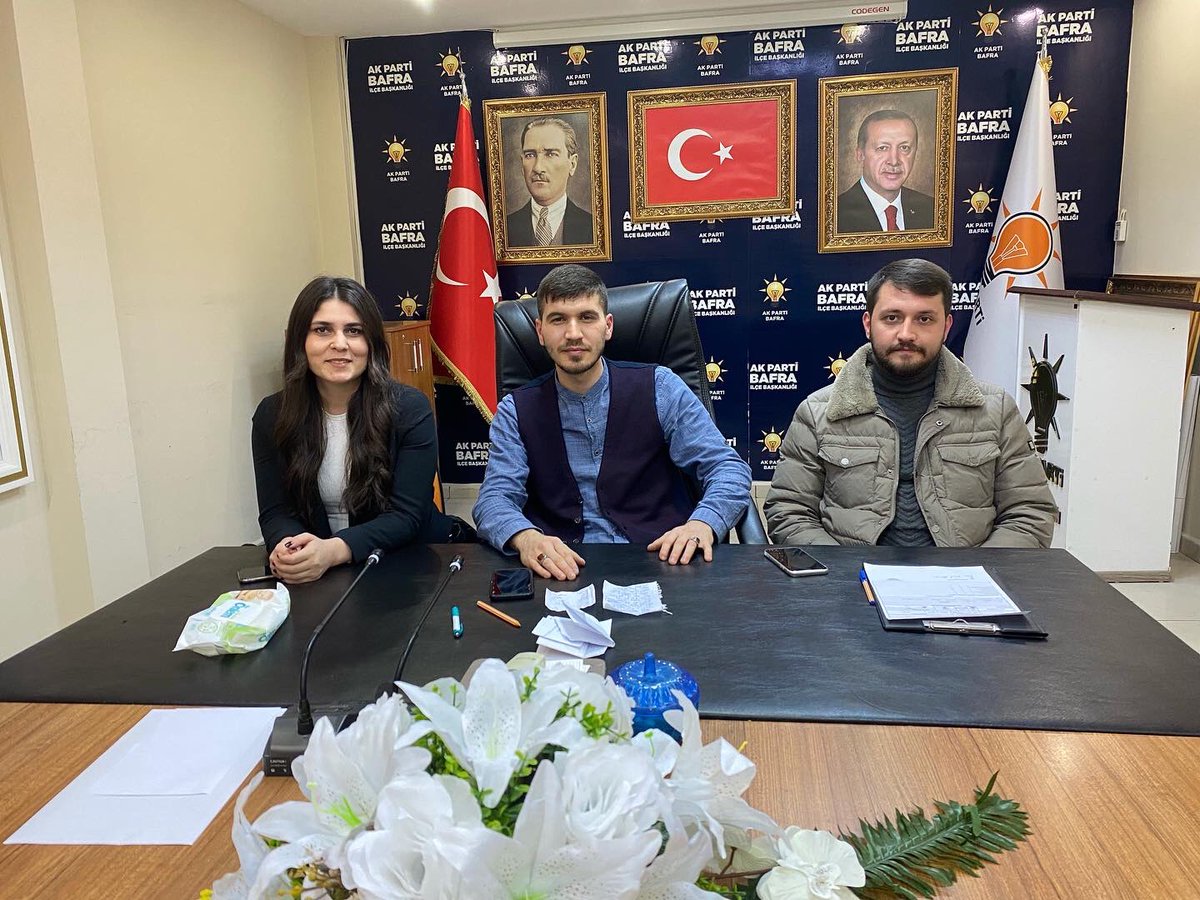 Haftalık Olağan Toplantımızı, Gençlik Kolları Başkanvekilimiz Hamdi KÖSELER Başkanlığında, İl Sosyal Politikalar Başkanımız Kübra ANLIAÇIK ve İlçe Koordinatörümüz Ömer Faruk BİLİCİ’nin katılımlarıyla gerçekleştirdik. Sonuçları itibari ile hayırlara vesile olması temennisiyle.