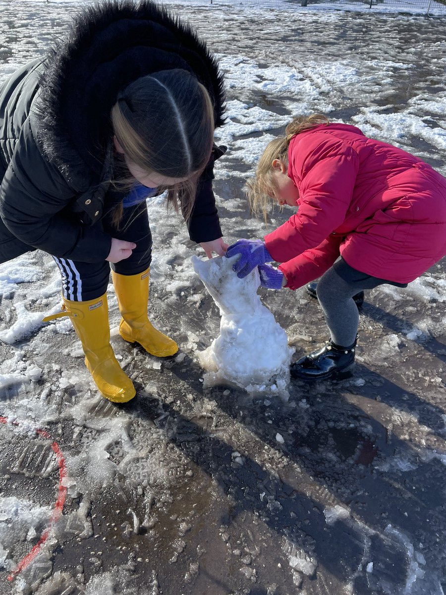 MissAMcCullough's tweet photo. Great to get out in the snow today! Amazing experience for our recount writing ❄️ @MuirhousePS https://t.co/9nc7S8PIWn