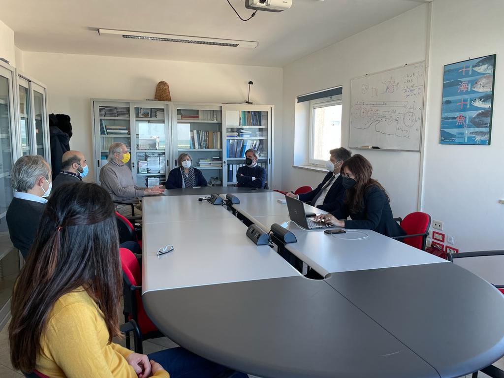CristianMaretti's tweet photo. Interessante visita oggi a #COISPA, cooperativa che vede ricercatori e tecnici impegnati nella ricerca applicata allo studio delle risorse viventi del mare
degli ambienti marini
della pesca
dell’acquacoltura e della produzione di servizi eco-sistemici ed innovativi fin dal 1978 https://t.co/tyNoYnZ0uz
