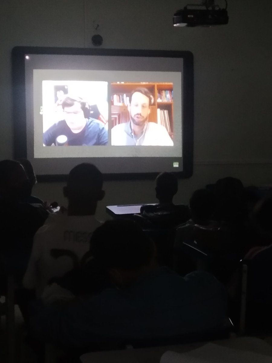 lpedrettil's tweet photo. Se eu não usasse o vídeo do @Casimiro pra explicar a porradaria na Ucrânia pro meu 9o ano eu seria maluco, po https://t.co/GxTgMEt4yX
