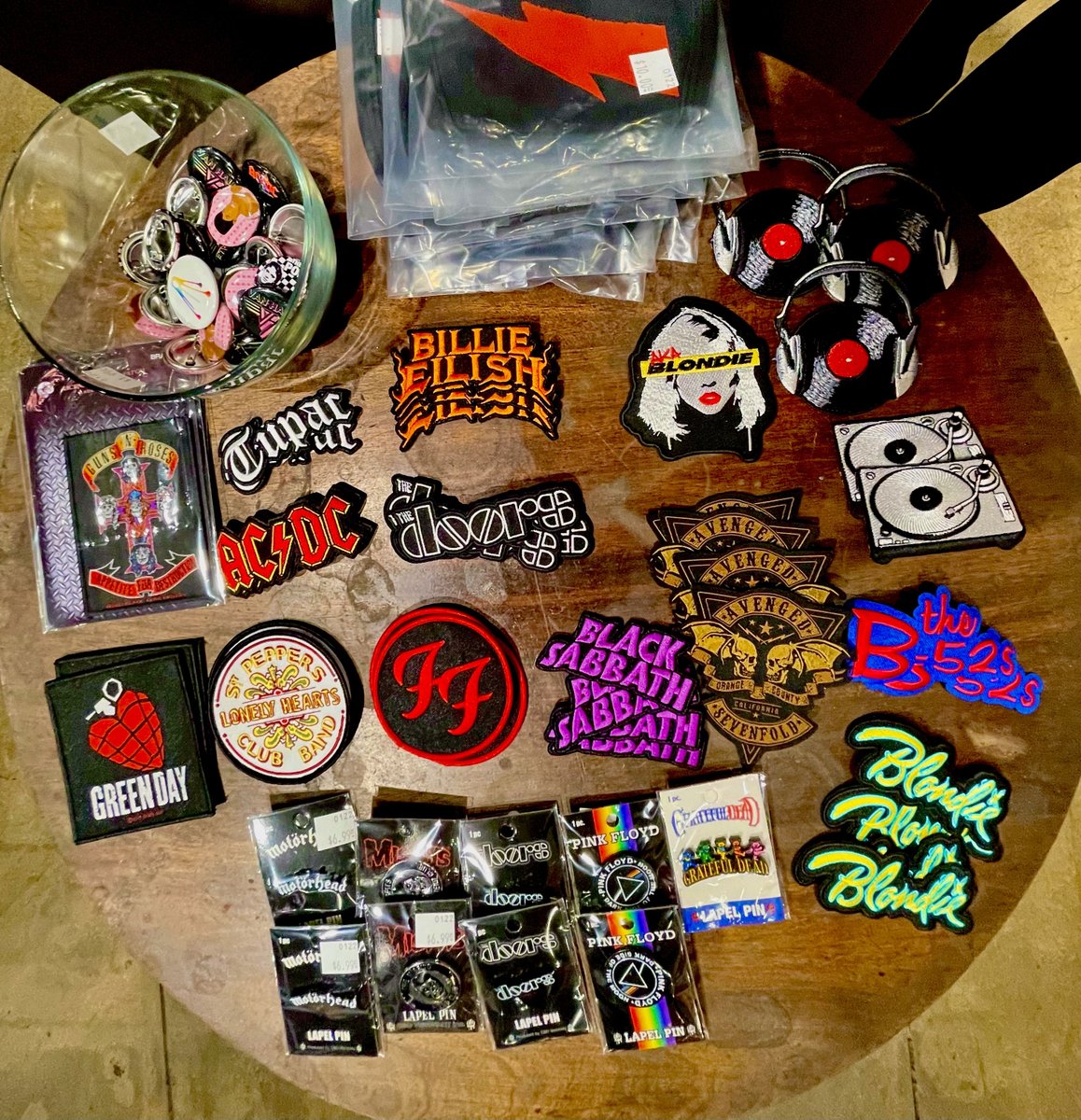 LicoricePizzaLP's tweet photo. ๐ Get The Works With All The Toppings ๐ patches, buttons, keychains, pins, masks, stickers, and more
#bandpatches #bandstickers #bandmerch #LosAngelesMusic #Recordstore https://t.co/cRbsXEznCS