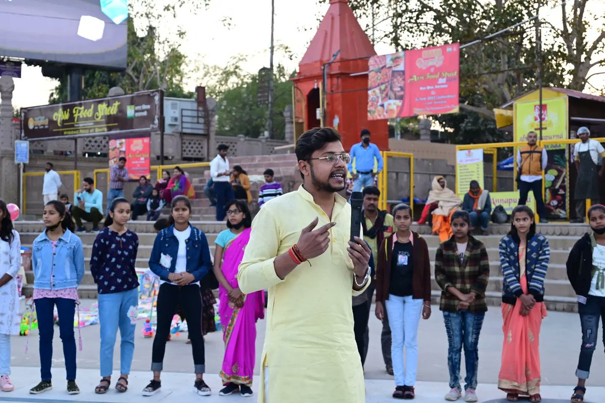 ishahshivam's tweet photo. पत्ता-पत्ता झरना सीखा,तब जाकर मधुमास लिखा है,
जिसने जितनी पीड़ा झेली,उतना ही इतिहास लिखा है ।।

#FightForLavanya 
#JusticeForLavanya 
@ABVPVoice @nidhitripathi92 @iGhanshyamShahi @iAbhilashKashi @AshishSainram https://t.co/zVPUivqmeq