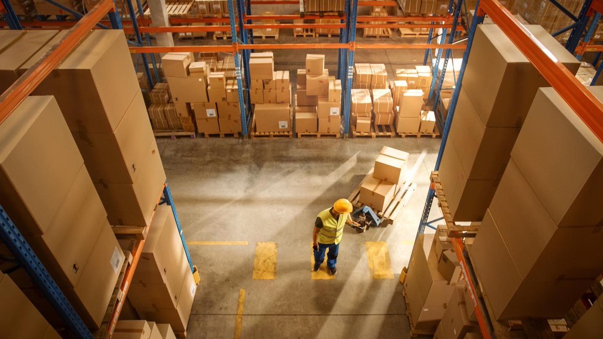 famyard's tweet photo. Ensure your products arrive safely and on time by partnering with Famyard Dispatching and Logistics.

#logisticssolutions #dispatch #logistics #transportation #freight #nationwide #trucking #truck #dispatching #truckdispatchers #boxtrucks #semitrucks #famyard https://t.co/9YrcA3rKqz