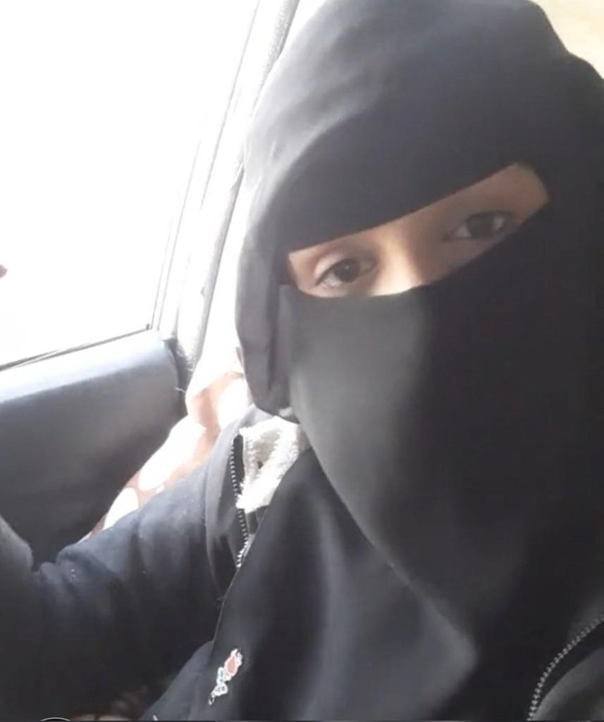 -
أتـسائل دائـماً لماذا بعض الفتيات يضــعن في حساباتهم صـورا لـفتيات جميلات بـينما وجوههم يـشبه الابريق القديم