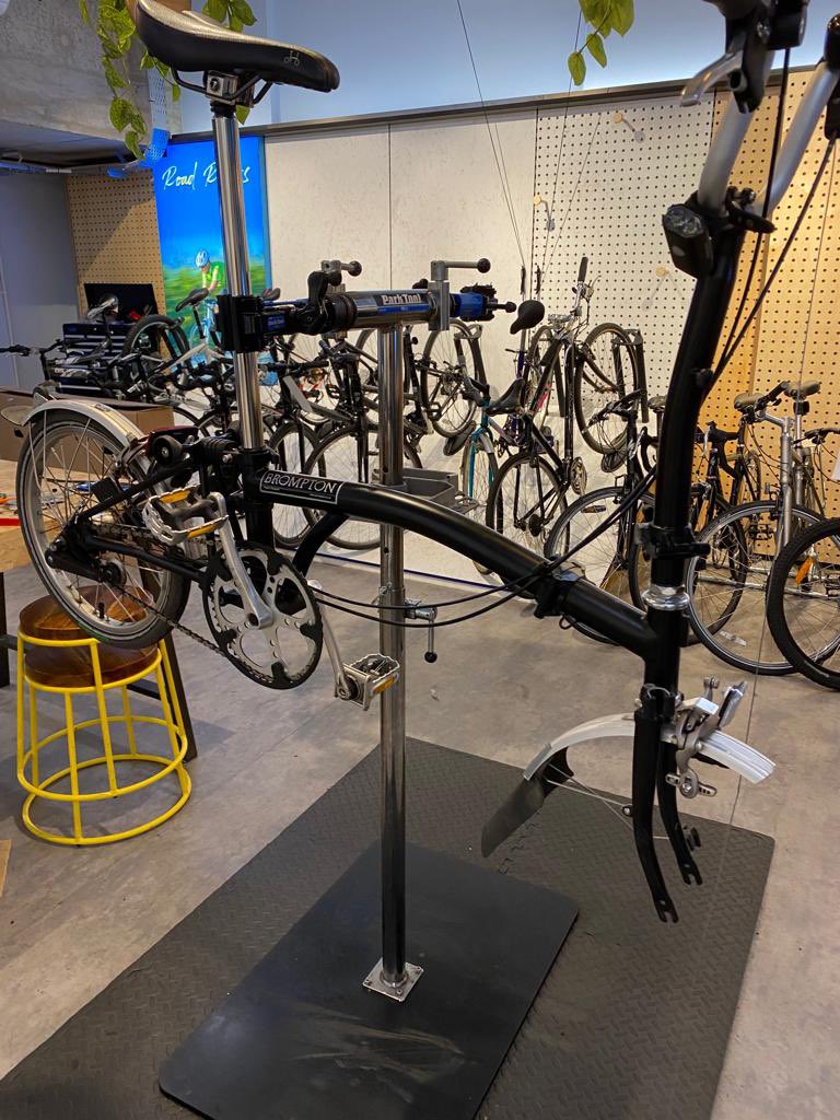 FixYourCycle's tweet photo. Another @bromptonbicycle electric conversion only this time is using the @swytchbike system #bikerepair #cycling #london #londoncycling #bikeshop #whitecity #bicycle #cycle #riding #repair #fix #whitecity #electricbike https://t.co/iYiliEPR3A