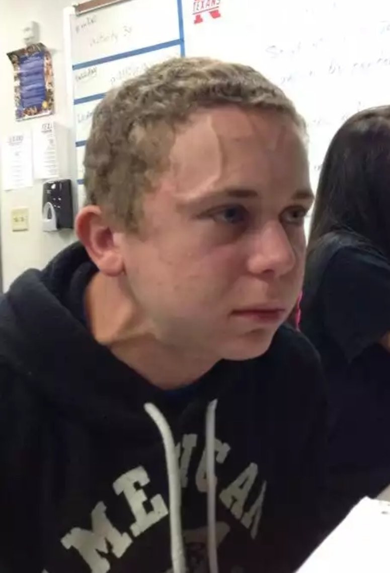 ConorGallaghe_r's tweet image. Gal Gadot trying to resist doing another Imagine cover