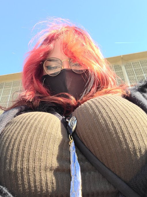 The from my lap ♡ I give the best hair pets https://t.co/R0tr26DCNe