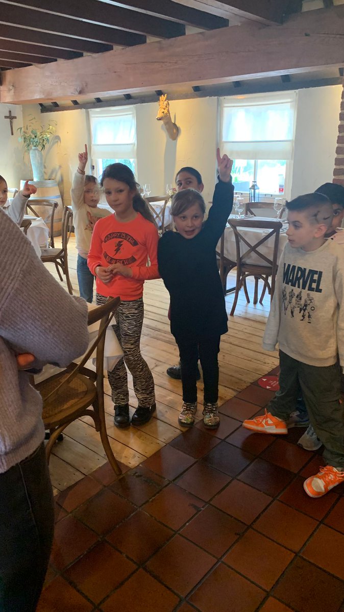 De kinderen van groep 4 hebben een hele toffe afsluiting gehad van het IPC thema ‘we zijn wat we eten.’ De kinderen mochten op bezoek bij Montimar. We keken in het restaurant en in de keuken, kregen uitleg over hoe het daar werkt en de geschiedenis ervan. 
@SAAMscholen