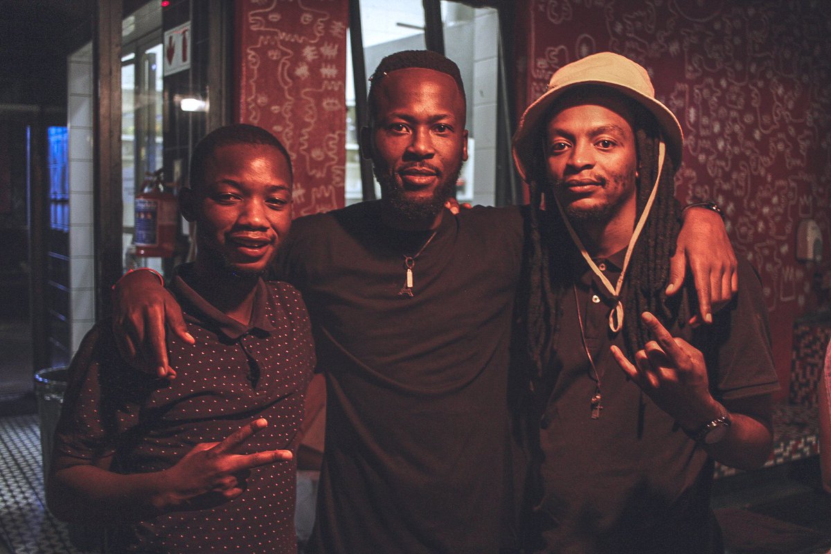 Mohlakanyo's tweet photo. Great moments and great people! πΏπ¦π
π· @DotNetPhotos
#Mohlakanyo #ThankYouMixtape #TheBackstoryEpTour #Bugzito https://t.co/DxctqiNGkD