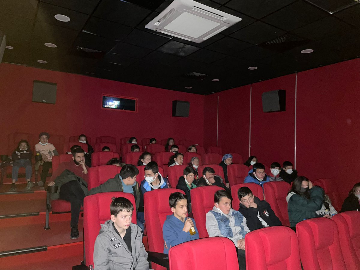 torulmem's tweet photo. İlçemiz Altınpınar Ortaokulunda  öğrenim gören öğrencilerimiz "Beyaz Perde İle Buluşma" etkinlikleri kapsamında "Kesişme-İyiki Varsın Eren" filmini izlediler. Emek ve destek veren kurumlarımıza teşekkürler... https://t.co/dwdQV45ylg