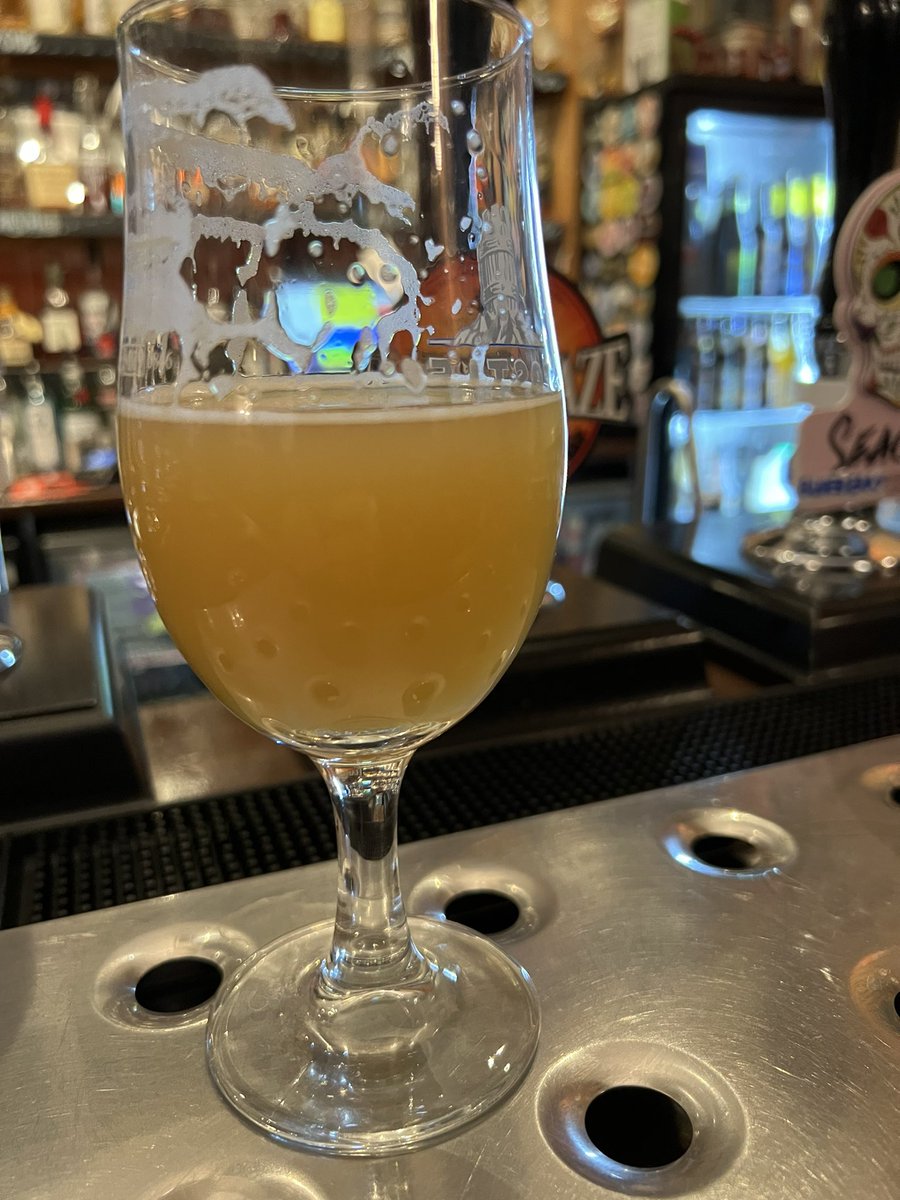 Ashamed to say this as a North Wales lad but the first time I've had a <a href="/pollysbrewco/">Polly's</a> Layers IPA is in @keanshead in Notts. Awesome ale! 👏🏻