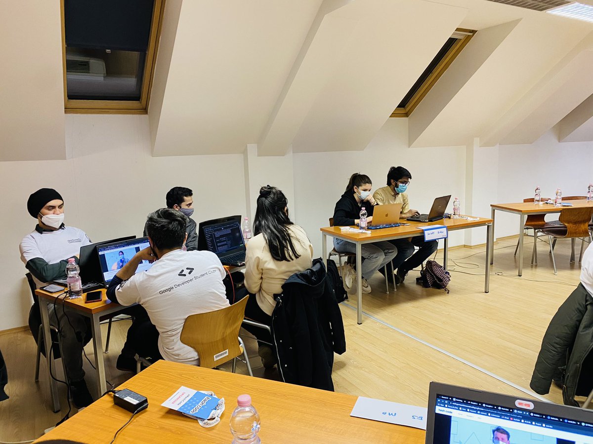 HashCode Hub Unideb- event is in progress 

#hashcode #gdsc #gdscUnideb