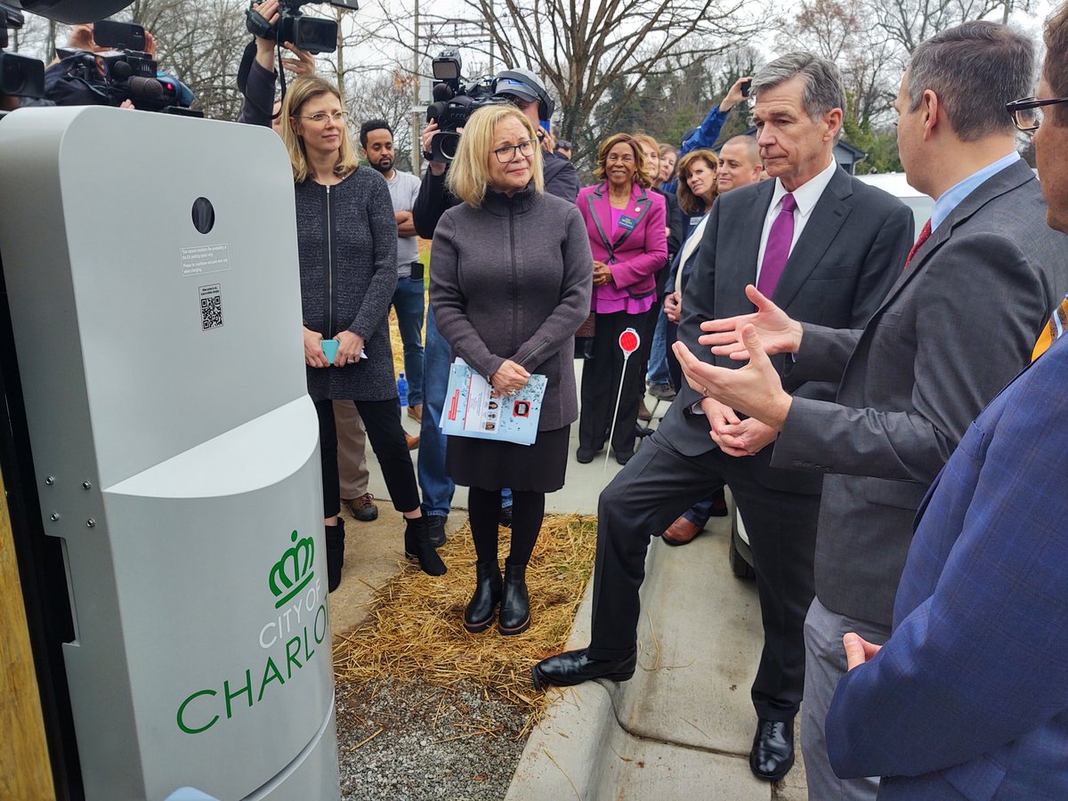 davidboraks's tweet photo. . @CLTMayor Vi Lyles and @NC_Governor Roy Cooper got an explanation of the #PoleVolt pole-mounted #EV charger at The Ritz at Washington Heights. https://t.co/iBzCsqMur3