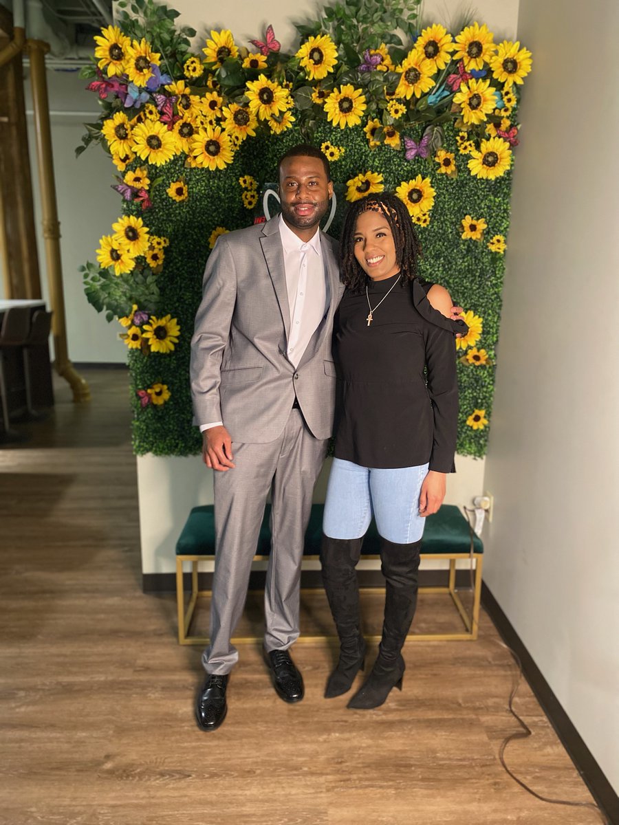 Gibran_Crook's tweet photo. Jasmine definitely has made her place for creatives a place to be in Downtown Louisville. Look her up #blackbusiness @thepresleypost https://t.co/uOKOR4AMAu