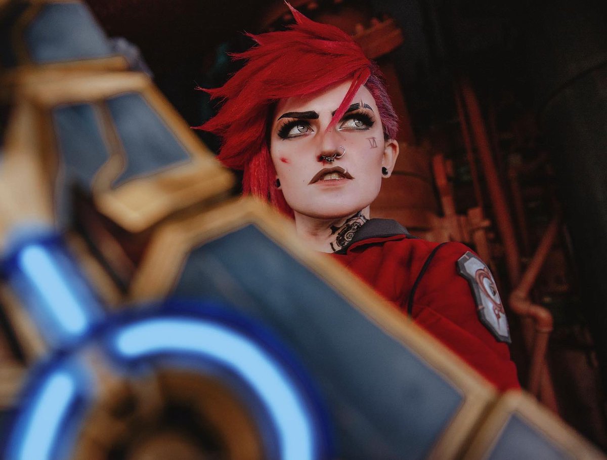 nonbinate's tweet photo. You’re stronger than you think... ⚙️

Photos by @worldofgwendana, vi cosplay by me!! #arcane @arcaneshow #cosplay https://t.co/V2oYzSHZmp