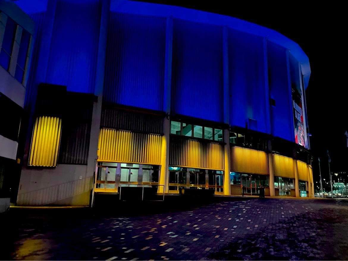 IsaLann1's tweet photo. 💙💛Göteborg tänder Scandinavium i solidaritet med Ukraina ikväll. 💛💙 #StandWithUkraine #Ukraina https://t.co/4Aq4AYaxIy