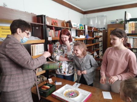 lisova_2009's tweet photo. "Поле чудес" (игровая программа сотрудников Быковской и Дедиловской сельских библиотек) https://t.co/3KlpqR0EYS