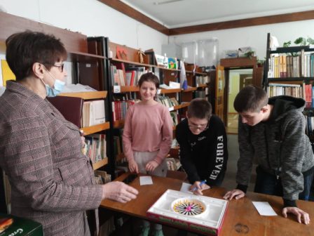 lisova_2009's tweet photo. "Поле чудес" (игровая программа сотрудников Быковской и Дедиловской сельских библиотек) https://t.co/TEUQh5zTMI