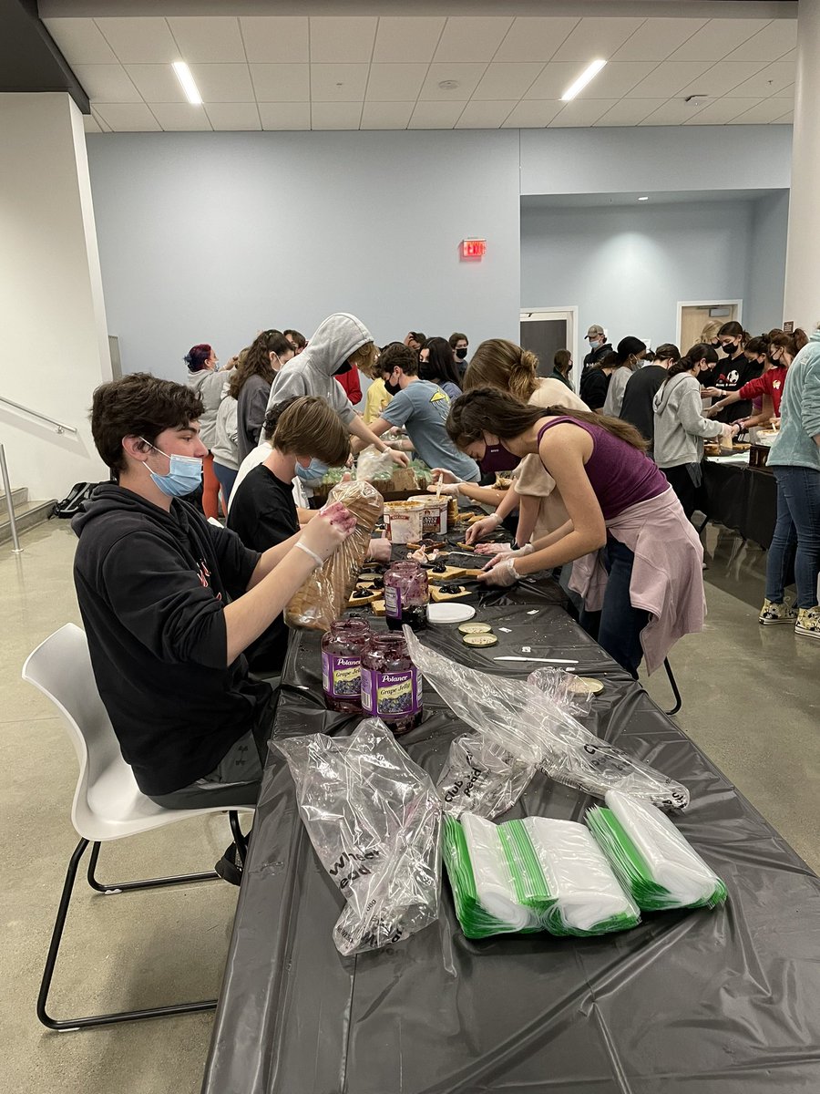 MrSingerMHS's tweet photo. Best part of a @ClubGive party is that a Give Day Party don’t stop! 1500 sandwiches for @MarthasTableorg here we come!! #pbjtime https://t.co/LfXEHZoa4Z