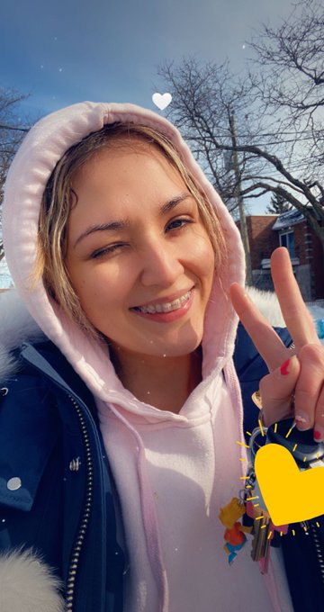 A little sunshine for your day ☀️😘☀️ https://t.co/yUycQotMPe https://t.co/mhHexQr0zC<a href="/tag/portraitphotography"class="tags"><span>#portraitphotography</span></a><a href="/tag/snowymorning"class="tags"><span>#snowymorning</span></a><a href="/tag/paulilafay"class="tags"><span>#paulilafay</span></a>