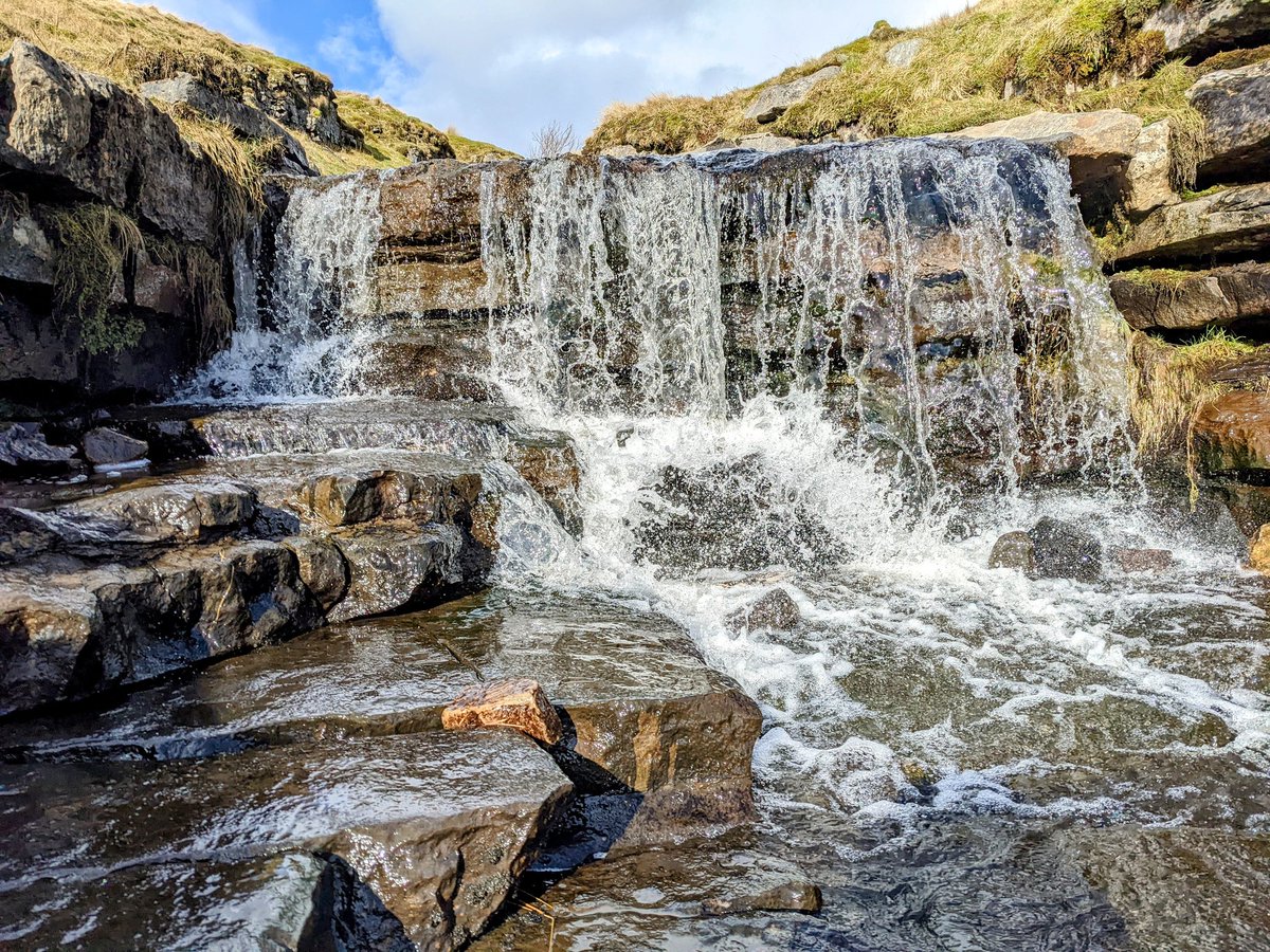 kallisteni's tweet photo. #Yorkshire 
#yorkshiredales
#getoutdoors
#penyghent #loveweather
Lockey beck today 😊👍 https://t.co/Mg55YpYIZm