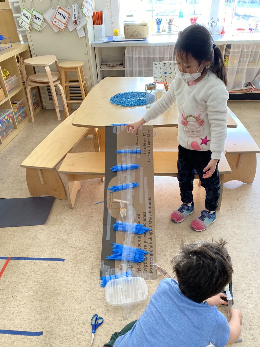 SQElearning's tweet photo. Winter Olympics still in full swing in Ms Lapointe’s class with down hill skiing, figure skating, ski jump and bobsleigh race.
@SeatoSkySD48 https://t.co/7XEJZSkYlx