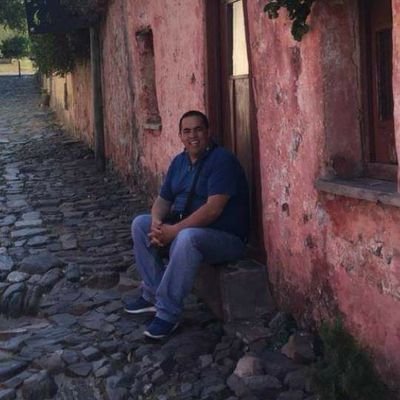 Williambellot's tweet photo. Valen más los amigos que la plata, gracias profesor #FedericoPedraza por esté homenaje que me haces en #colonia #Uruguay https://t.co/Zj3yFvluZH