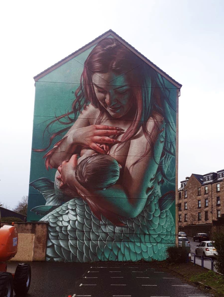 ♥️Artist Sam Bates aka Smug has completed his amazing mural on Nicolson Street, Greenock. The aim of the mural is to spark conversation and to normalise breastfeeding in communities♥️ @ScottishHV @BfN_UK @NHSGGC @bfnfriendly @UNICEF @lewishamhv @HVWorcs @lewishamhv