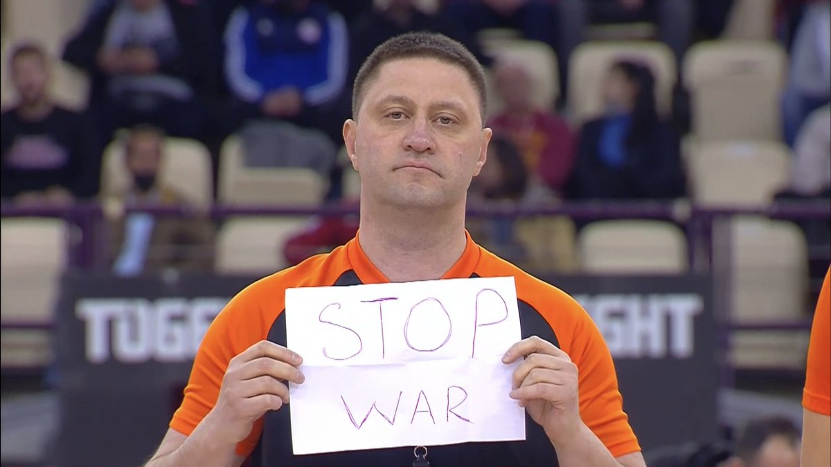AravantinosDA's tweet photo. Ukrainian referee Boris Rizik with a powerful message prior to the Olympiacos vs. Olimpia Milan EuroLeague clash. https://t.co/BhLtq1JgOt
