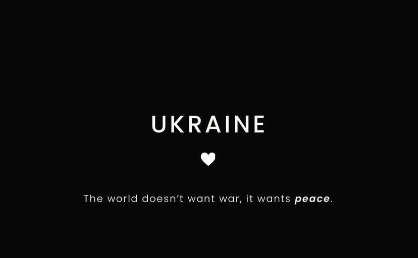 BetterSide1's tweet photo. Nie jesteśmy w stanie sobie wyobrazić, co czują ludzie, których domy zostały ostrzelane dziś nad ranem. Co czują ludzie, którzy muszą uciekać z własnego kraju... 😢 Myślami z Ukrainą 💔🇺🇦 

#Ukraine https://t.co/AQHoLmnOsN