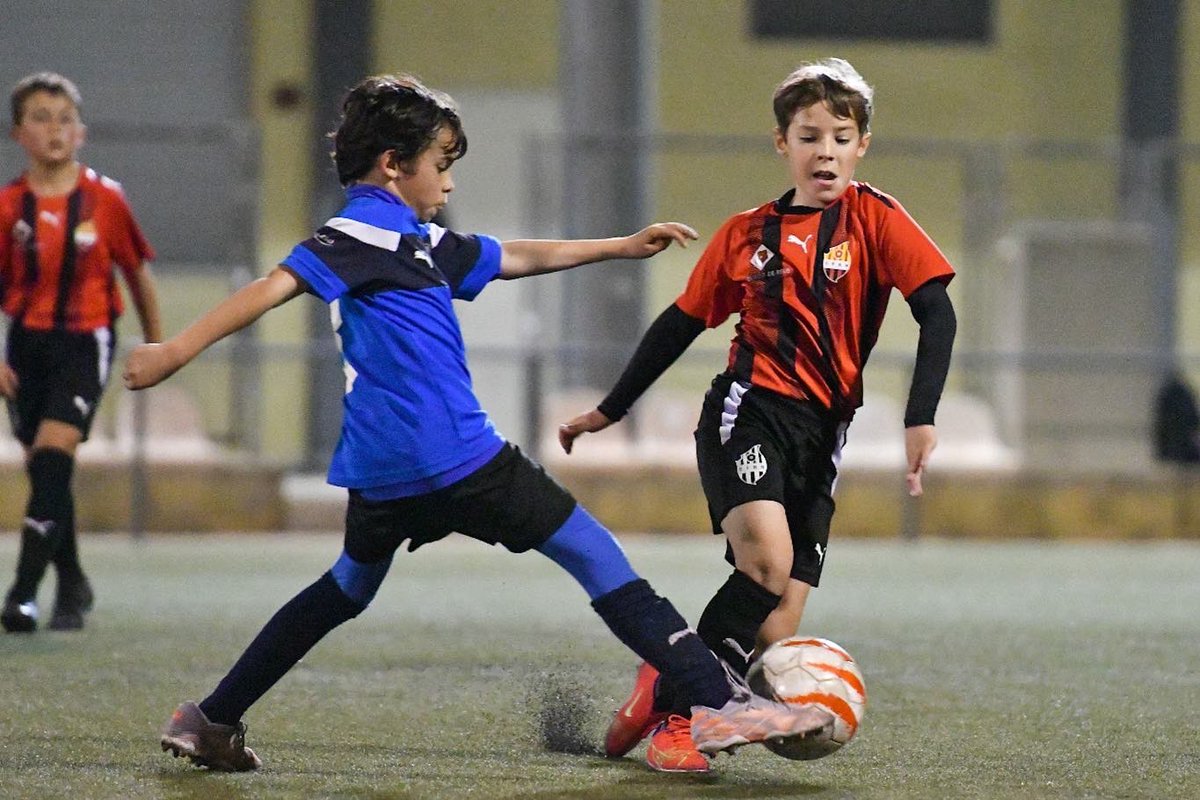 ffutbolbasereus's tweet photo. Imatges del partit ajornat d’aquest vespre del Benjamí A davant MB.

#ffutbolbasereus #forçareus https://t.co/lchqtFdvCh