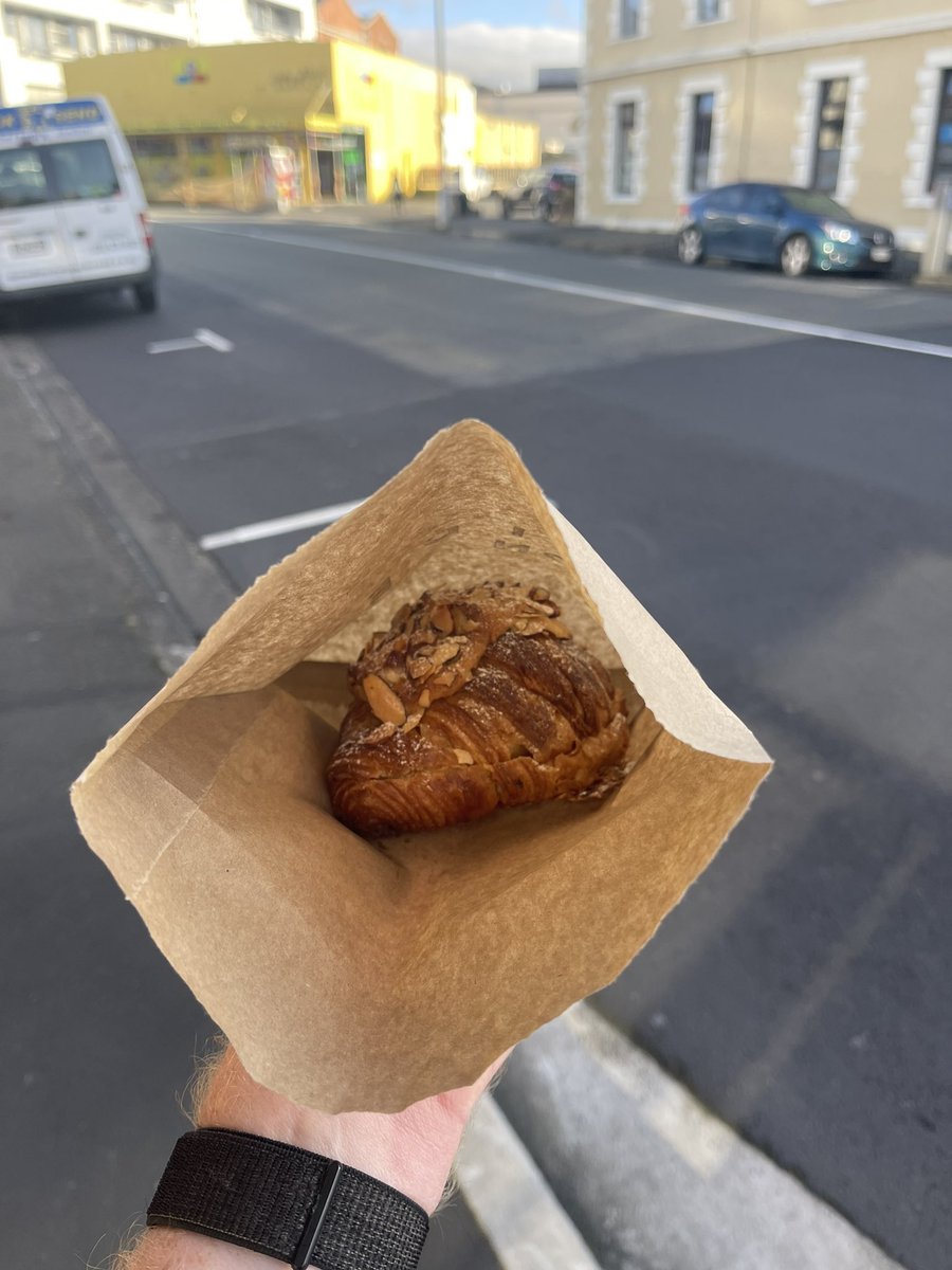 docdanz007's tweet image. I guess this is the “new normal” that is everyone was talking about. #sideon